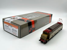 Load image into Gallery viewer, Aimx Models Locomotiva Elettrica FS E 428 001 prototipo Breda – 90°Anniversario E 428 – H0 1/87 AX2003 Castano Isabella Era IV Ferrovia
