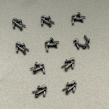 Load image into Gallery viewer, Aimx models R1000 Set of 10pcs realistic and articulated hook in metal
